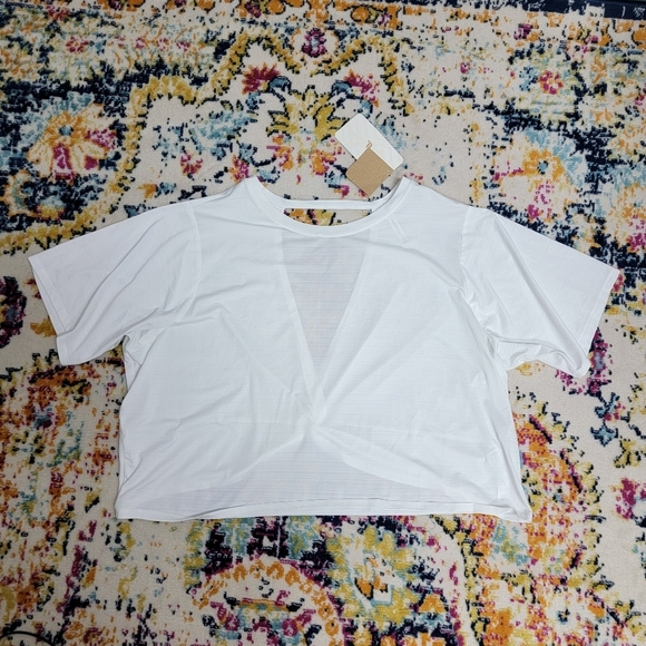 Fabletics Tops - NWT Fabletics Womens White Eco-Conscious Twist Back Short Sleeve Tee Sz 1X Crop